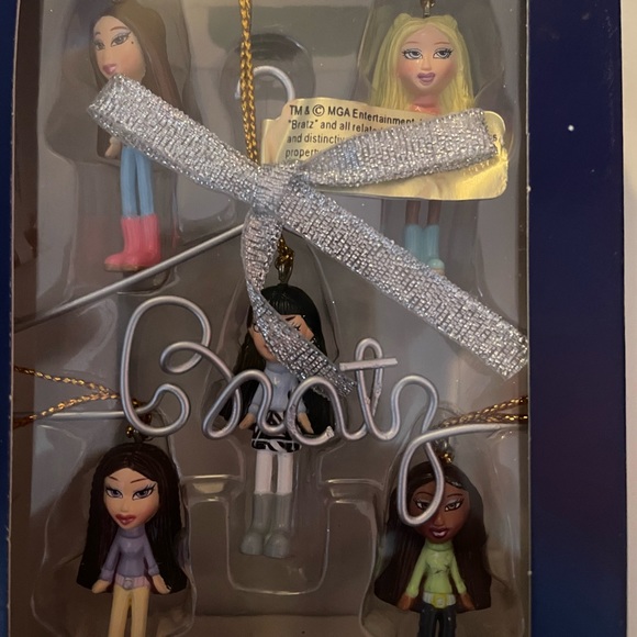 Bratz Hip Hop Holiday Ornaments - Picture 2 of 2
